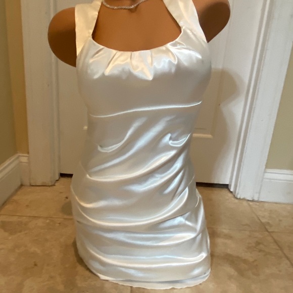 Windsor | Dresses | Windsor White Silky 